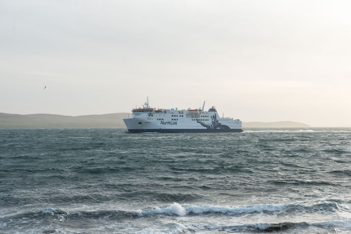 HV Hamnavoe turns into Stromness Harbour