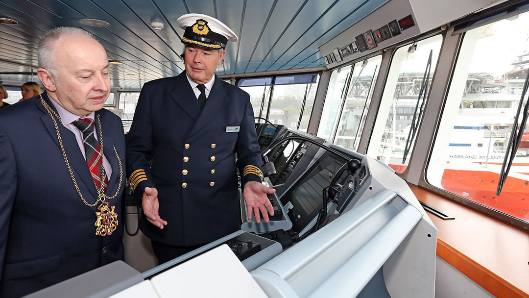 Captain Nigel Barnes and the Lord Provost of Aberdeen