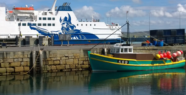 MV Hamnavoe arriving in Stromness Harbour