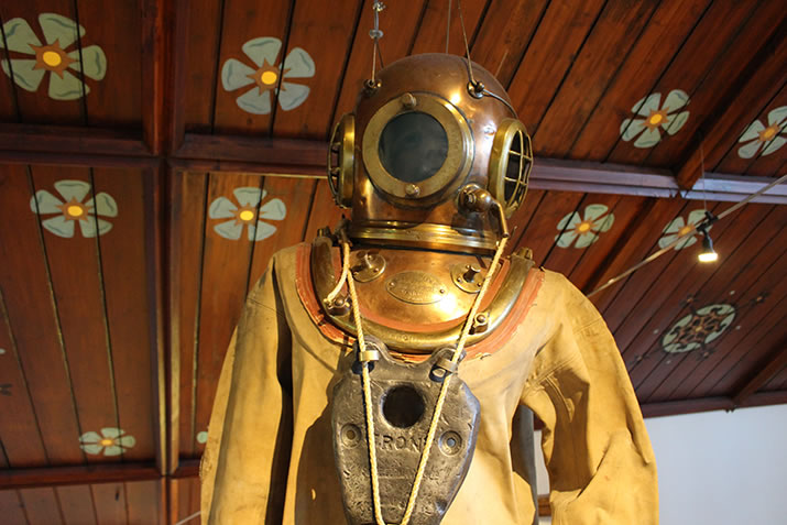 Diving suit in the Aberdeen Maritime Museum