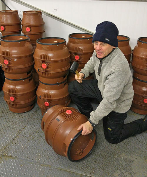 John o' Groats Brewery - readying kegs