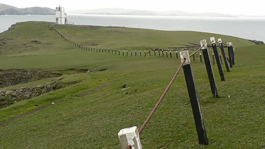 Baa Taing light in Hillswick, Shetland geograph-551044-by-Rob-Burke