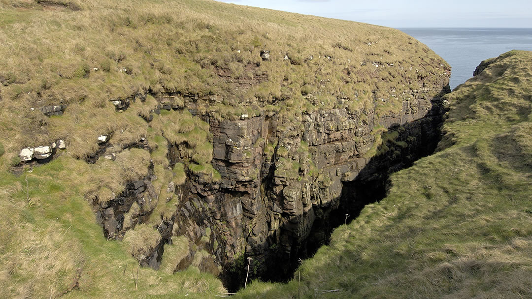 Lang geo at Mull Head in Orkney