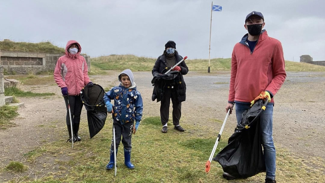 Litter collecting at Torry Battery in Aberdeen