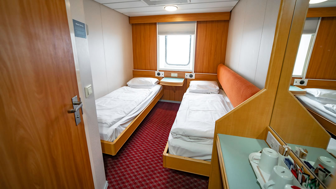 Outside 2-berth cabin