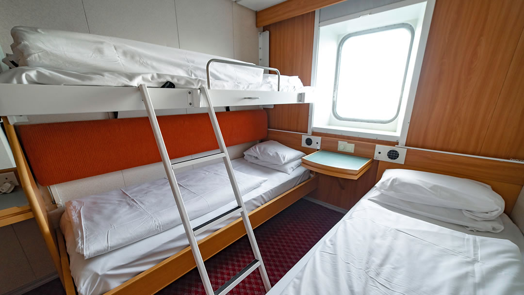 Outside 3-berth cabin