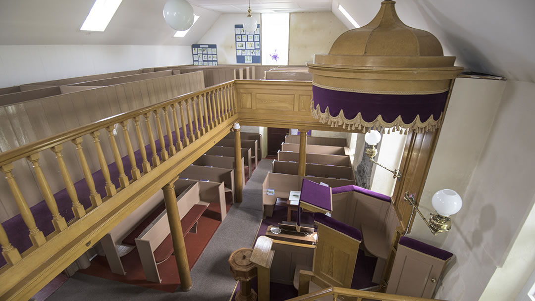 Lunna Kirk interior