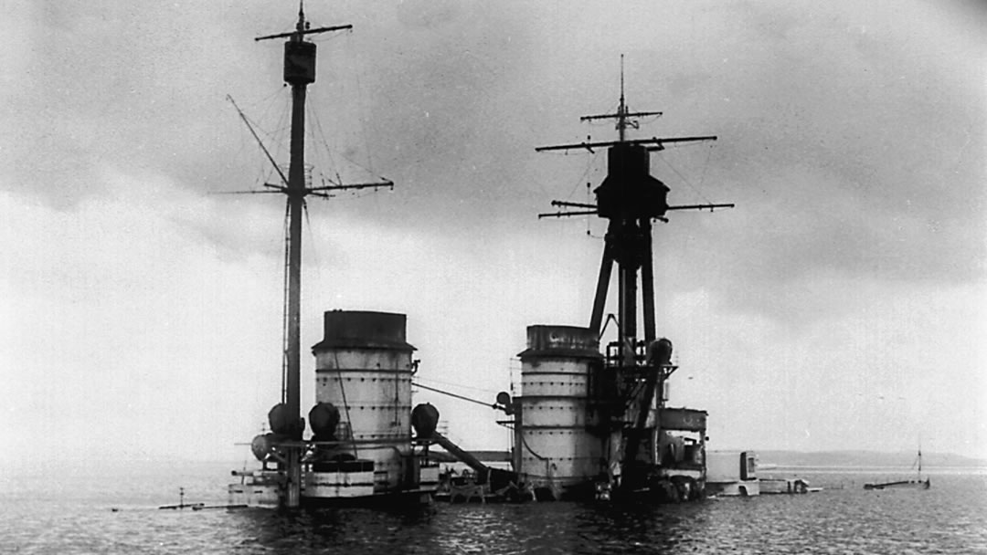 The German High Seas Fleet - Hindenberg Funnels Sinking