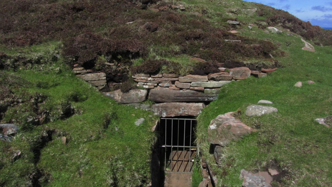 Vinquoy Chambered Cairn in Eday