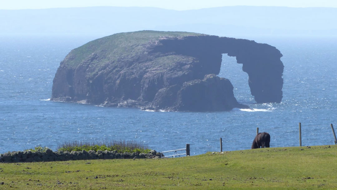 Dore Holm, Shetland