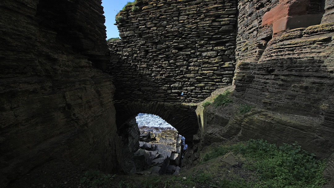 Archway to the sea at Castle Sinclair Girnigoe