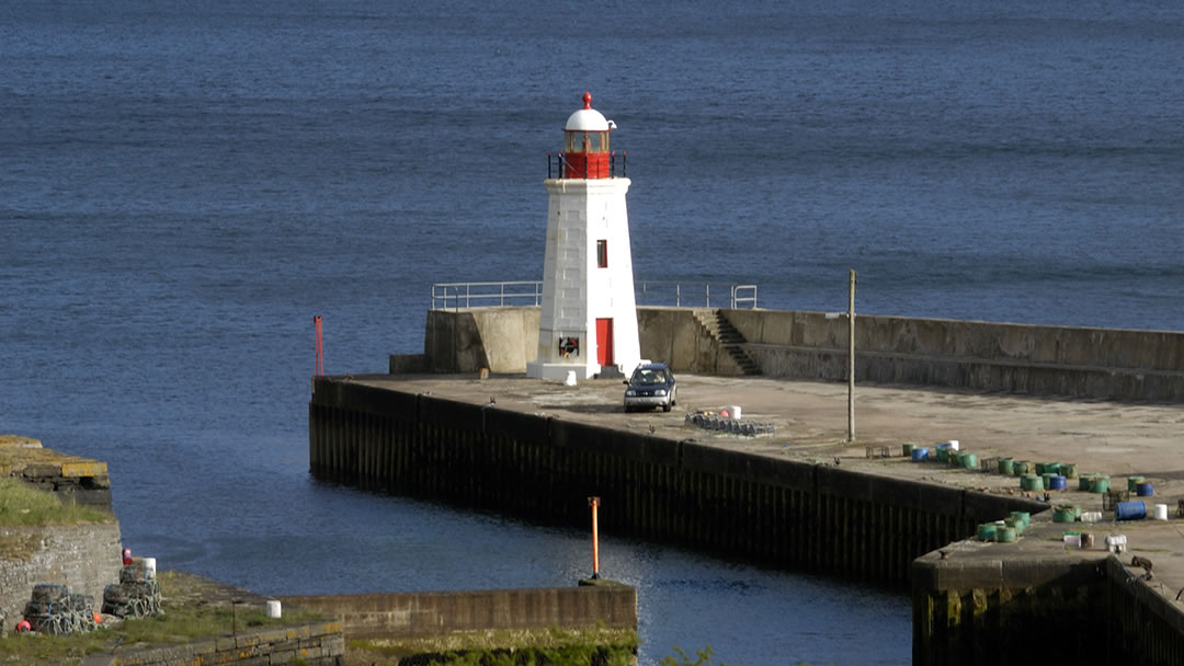 Lybster harbour and lighthouse