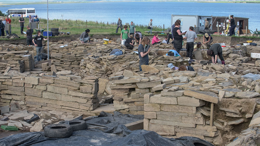 Uncovering structures at the Ness of Brodgar