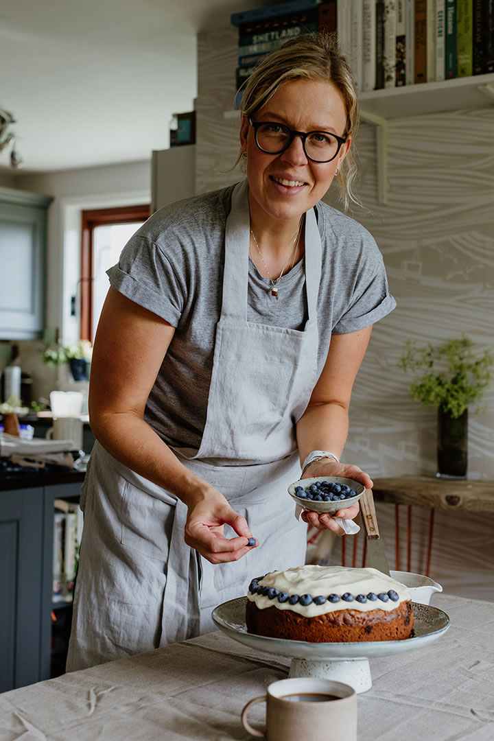 Misa making her carrot cake