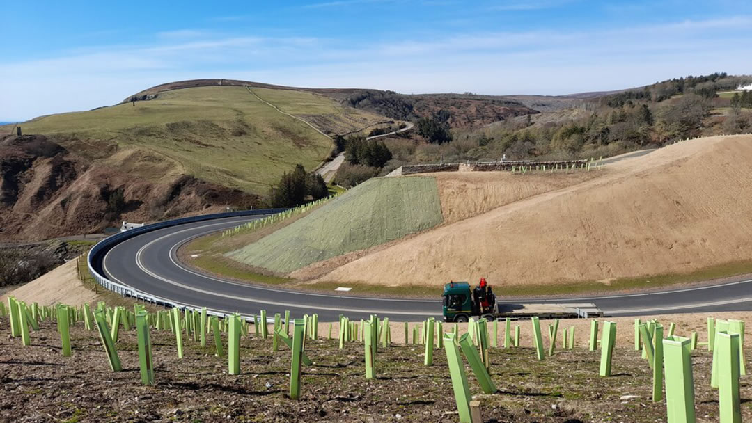 On the way to the north, the A9 passes the Berriedale Braes, a steep drop in the landscape