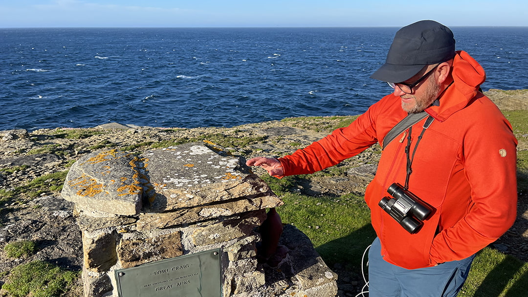 Papay Ranger talking about the auks