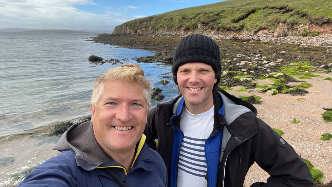 Robin with his neighbour at West Sandwick beach in Yell, Shetland