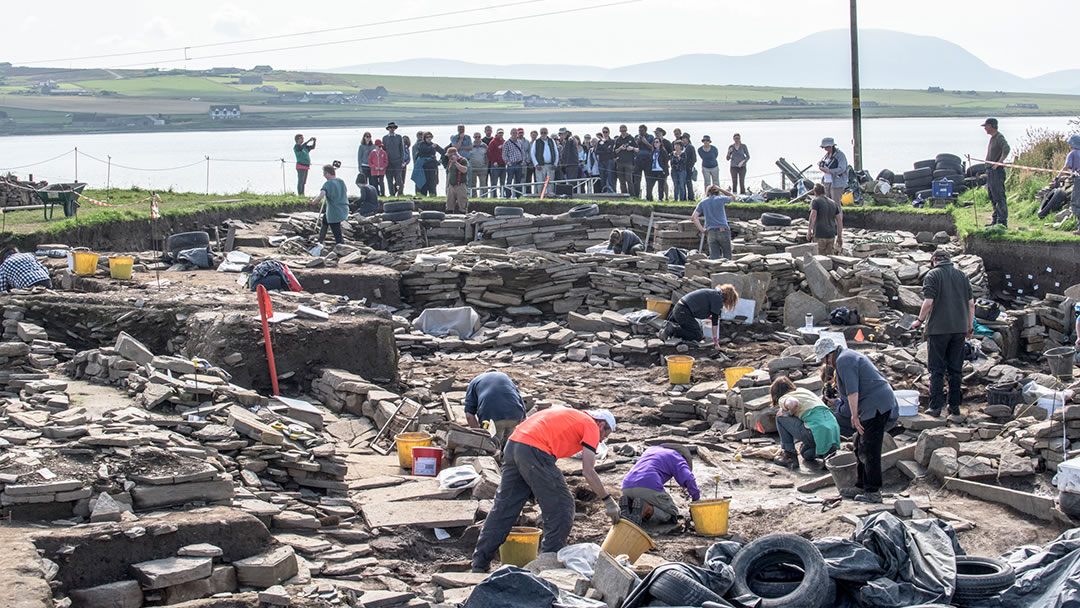 One of the tour groups at the Ness – there are free guided tours Mon-Fri during the excavation season at 11:00, 13:00 and 15:00.