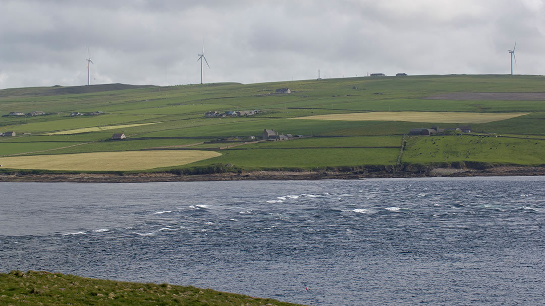 Wind turbines on Burgar Hill and strong tidal currents in Orkney