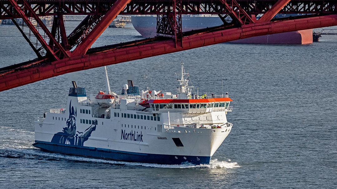 MV Hamnavoe en route to Rosyth for dry dock