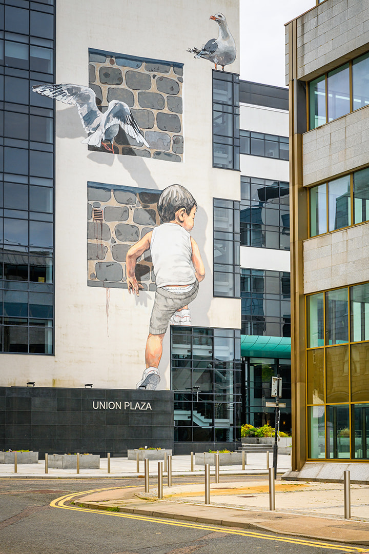 An impressive mural as seen from Union Row, Aberdeen