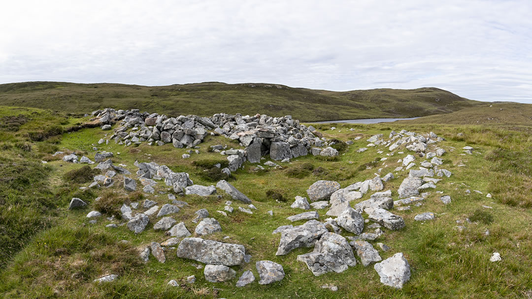 Mangaster chambered cairn at Punds Water