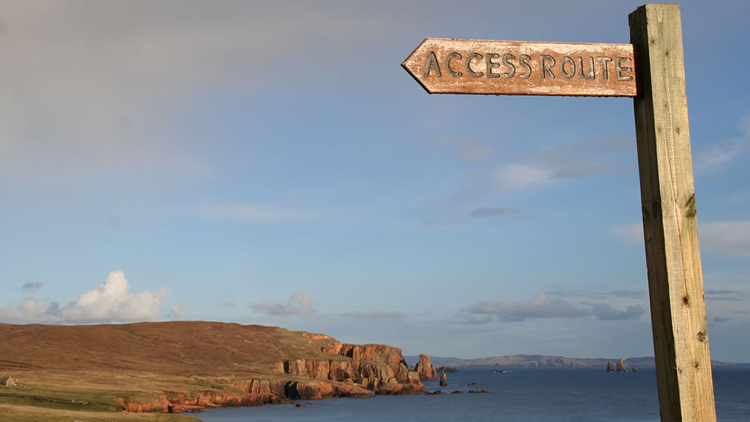 Hiking at Eshaness in Shetland