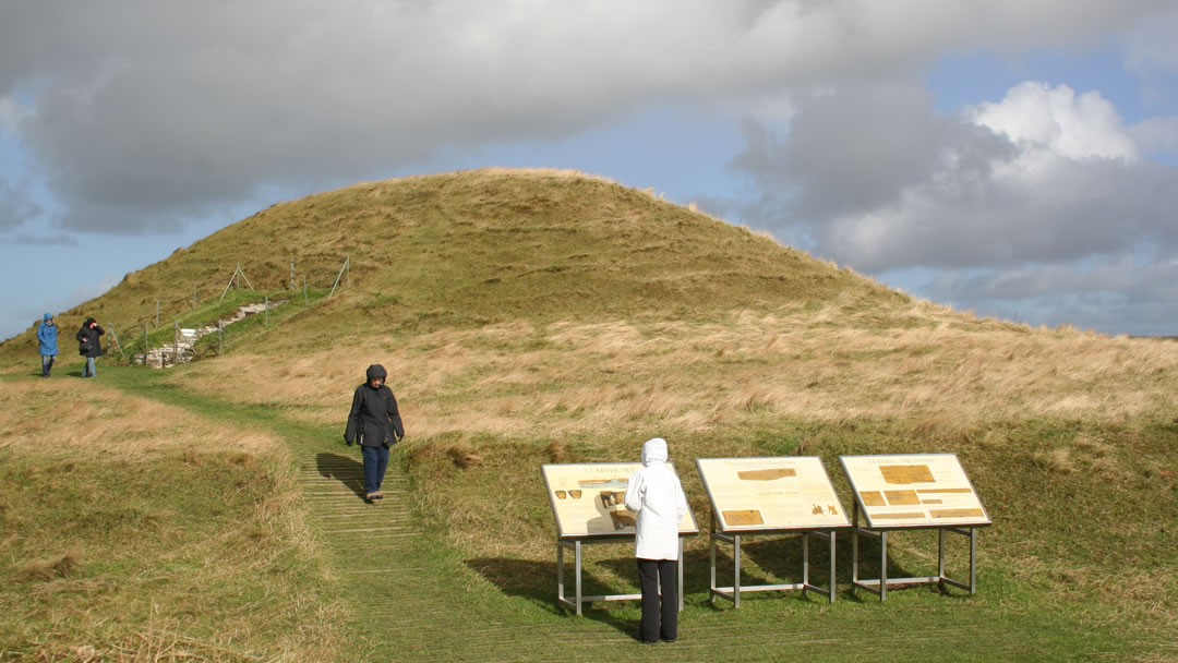 Maeshowe in autumn