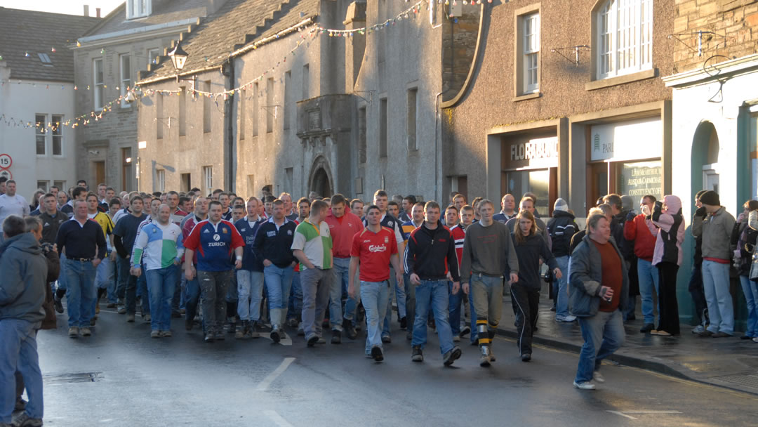 The Uppies gather and walk together to Broad Street before the Ba' begins. The Doonies also gather, but walk from the other side of town