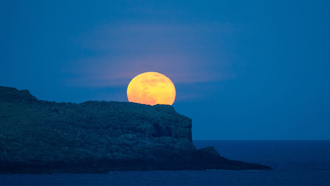 Moonrise Haroldswick in Unst, Shetland