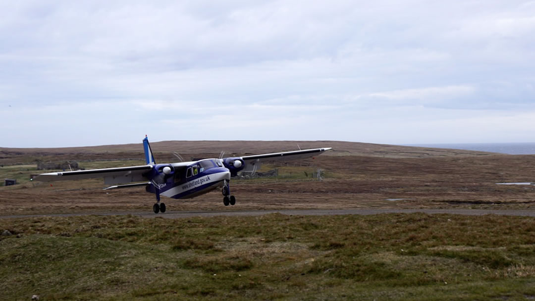 Flight landing Foula, Shetland