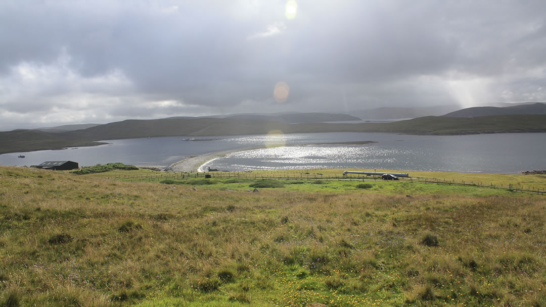 Hamnavoe ayre in Lunna Ness