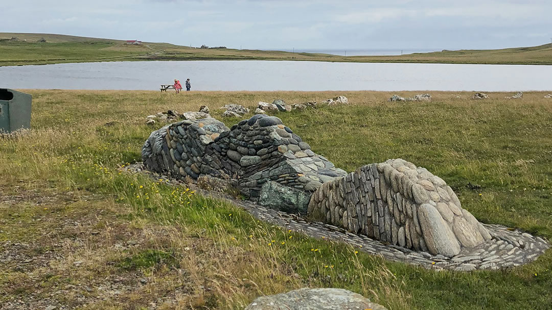Loch of Funzie geowall in Fetlar, Shetland