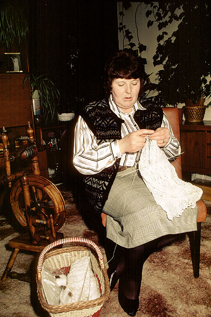 Shetland knitter