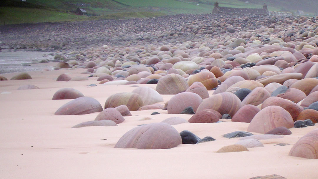 Rackwick sand and sea-smoothed boulders