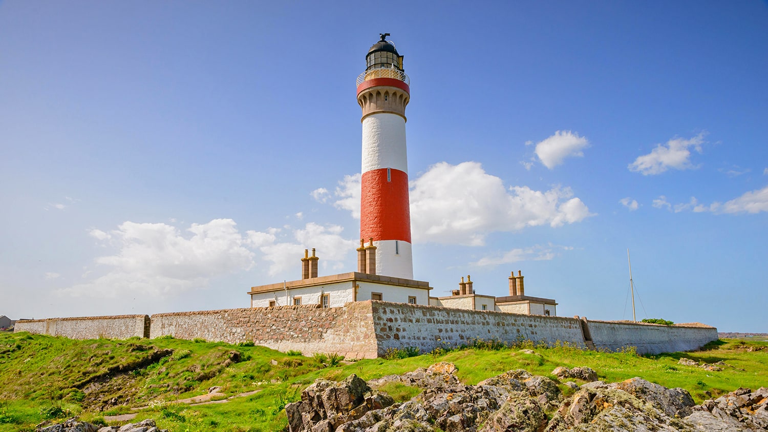 Discovering Buchan Ness Lighthouse and the Bullers of Buchan
