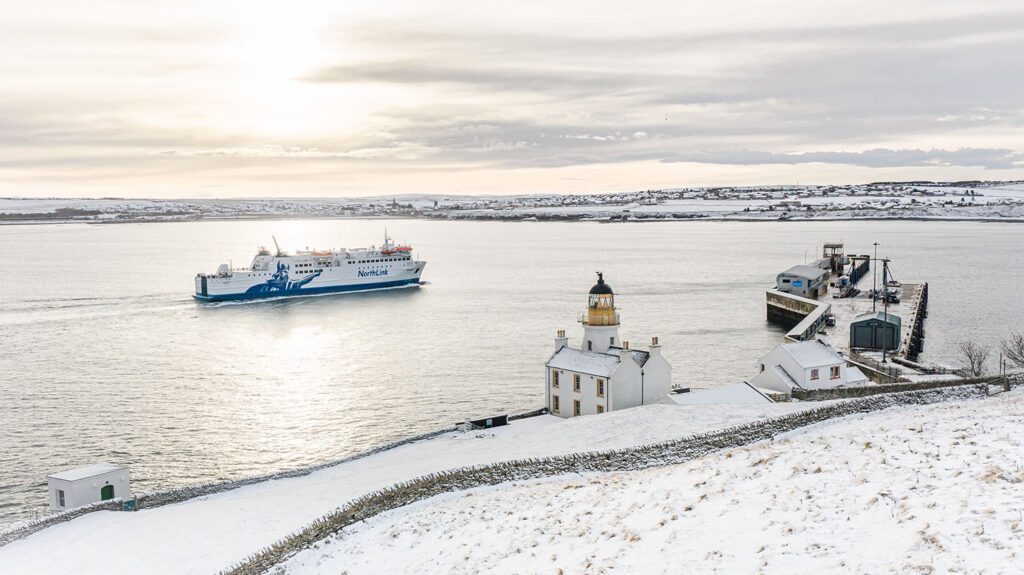 MV Hamnavoe arriving in Scrabster at Christmas time