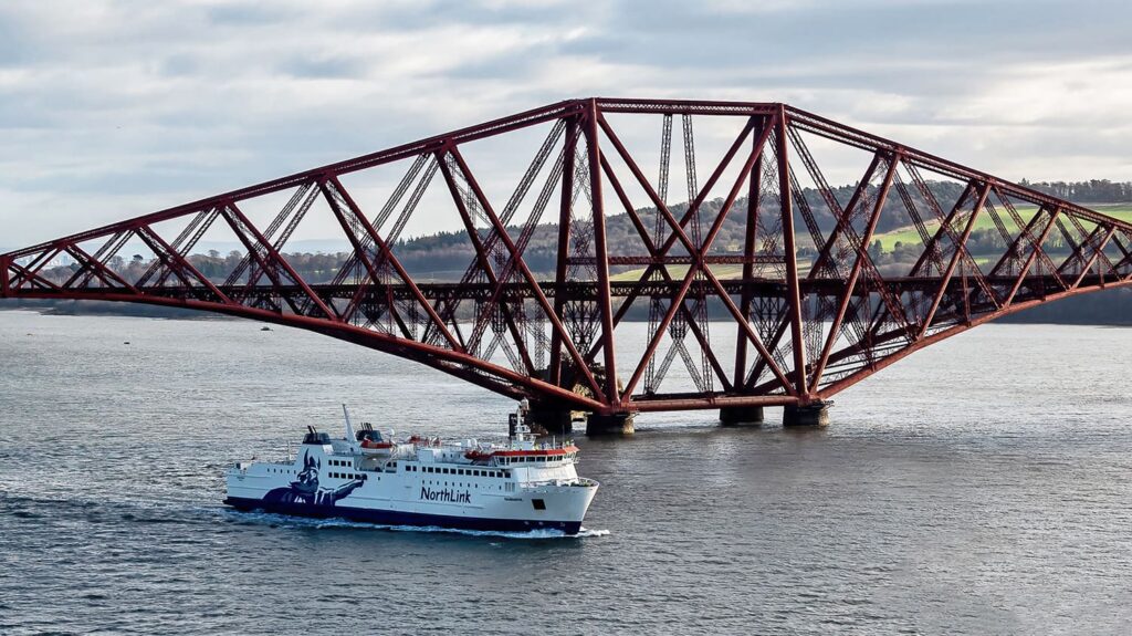 MV Hamnavoe en route to Rosyth for dry dock