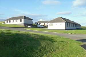 Rockworks Chalets, Holm