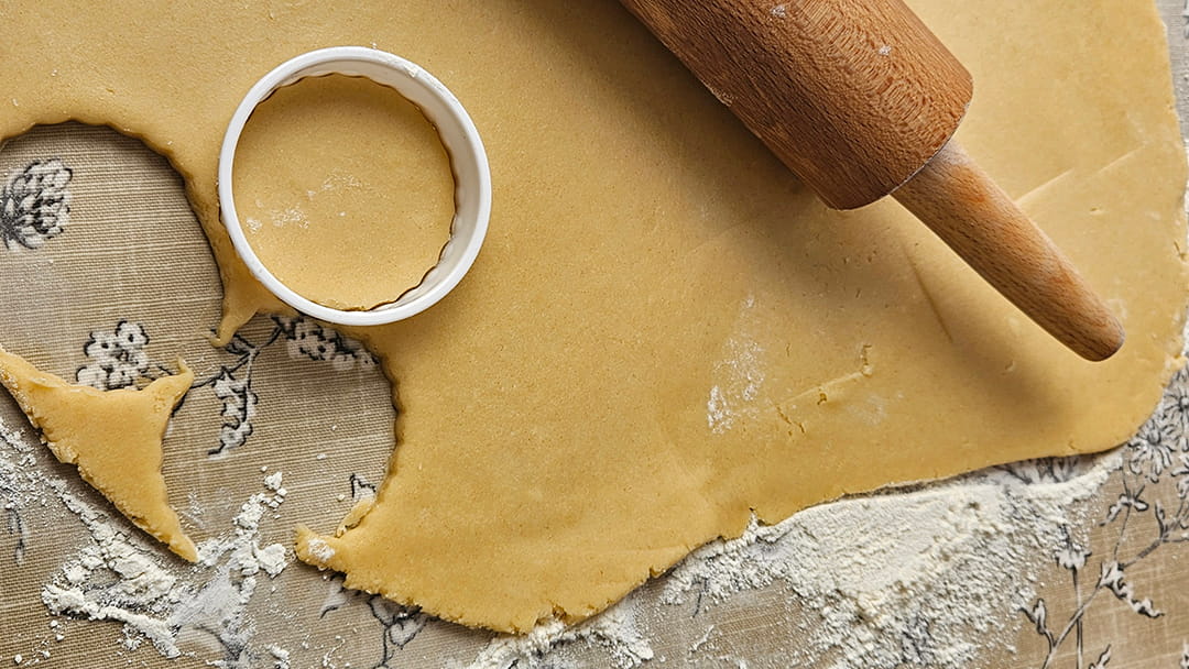 Cut the dough into rounds