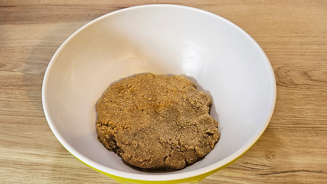 Leave the dough to rest for 5 to 10 minutes