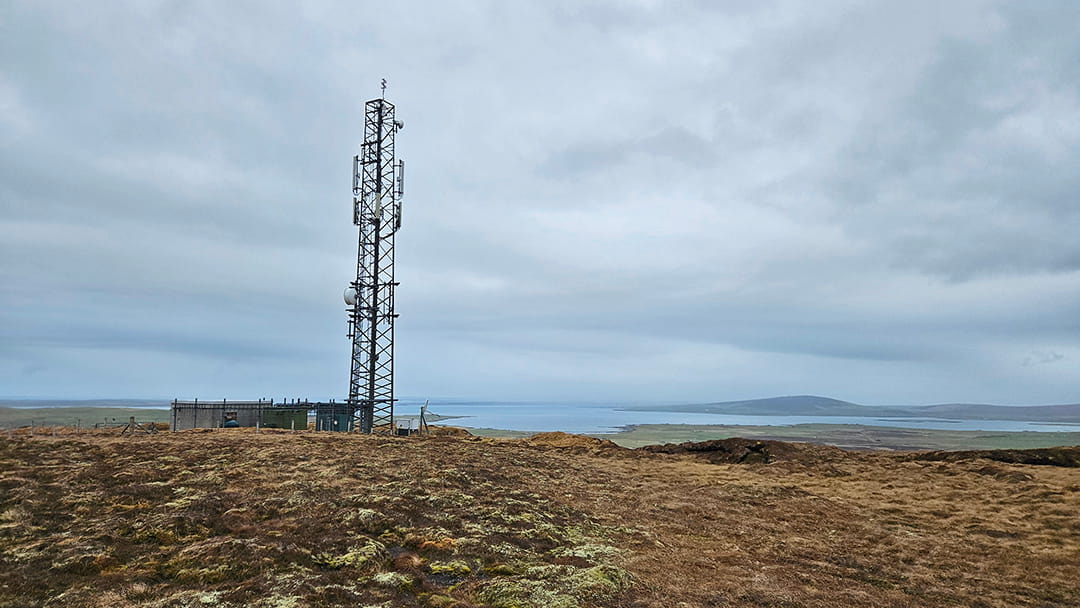 On the way to Mid Tooin and the transmitter at Fibla Fiold