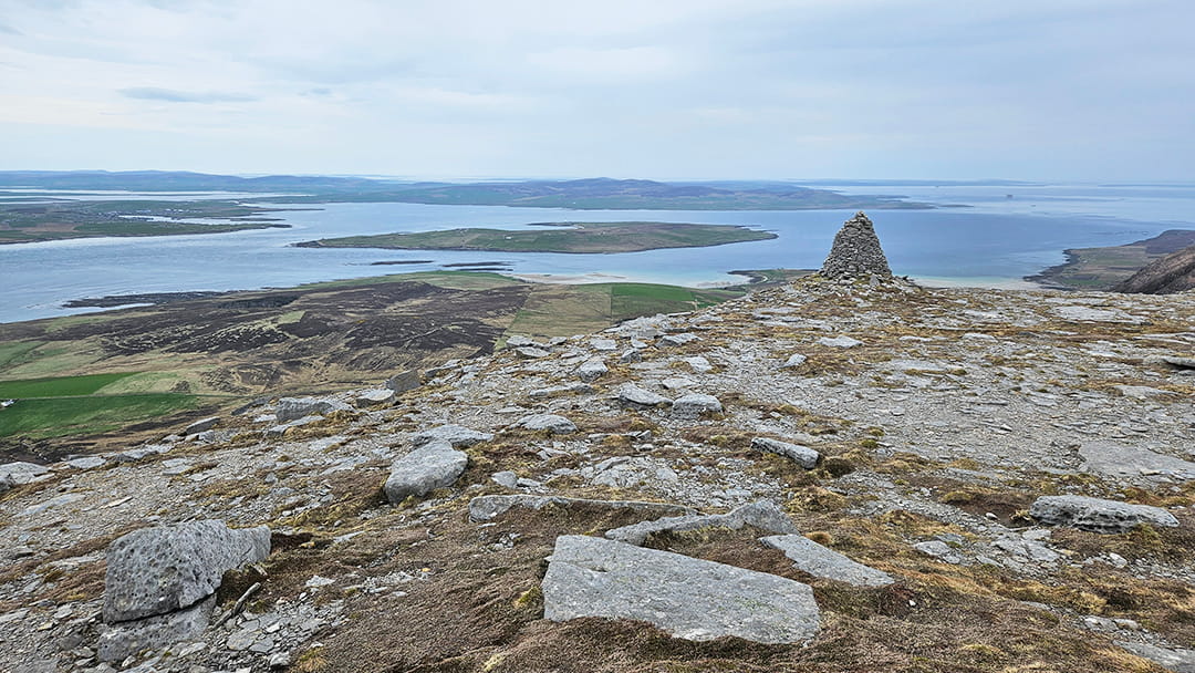 Pockmarked rocks at the summit of the Cuilags