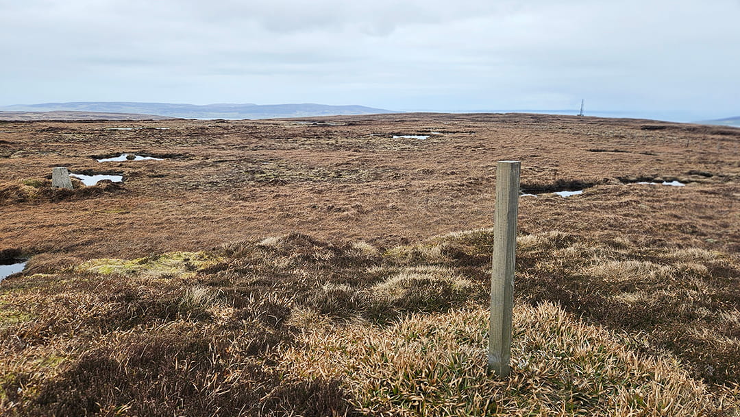 The summit of Mid Tooin with the transmitter at Fibla Fiold in the distance
