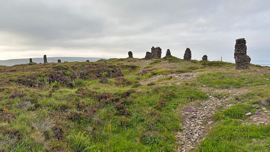 The modern cairns at the top of the hill above Cuween